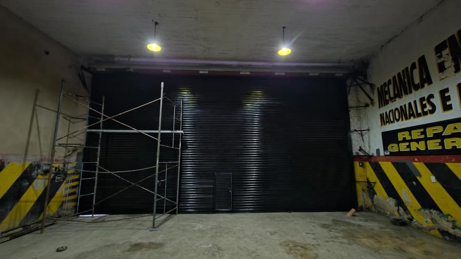 Portón en obra